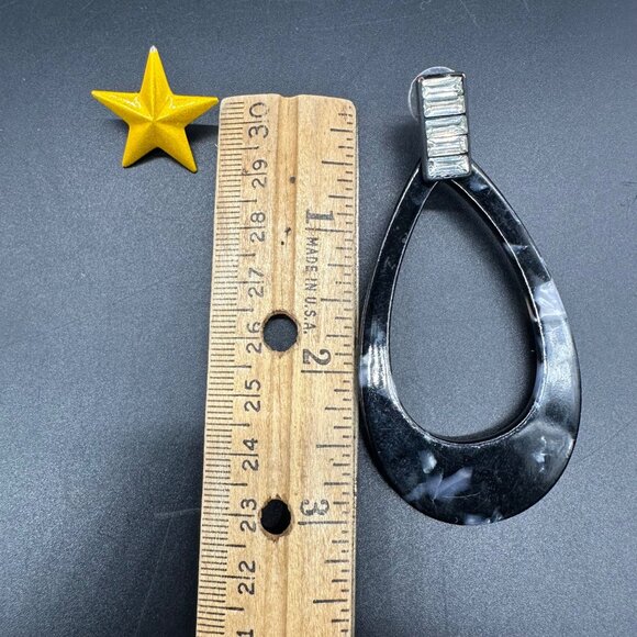 Vintage 1980s Earrings Lot Black Teardrop Green Wave Pink Geometric Yellow Star - Picture 7 of 8